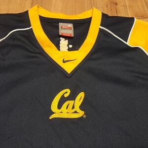 Vintage Nike  Center Swoosh Cal Golden Bears NCAA V Neck Shirt Men’s Medium